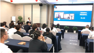 long8在线|集团举办职业形象与商务礼仪专题培训会