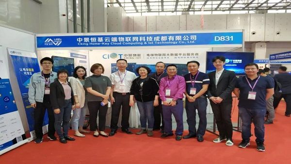 long8物联参展2019廊坊国际电梯展览会 肖董事长一行莅临现场指导工作