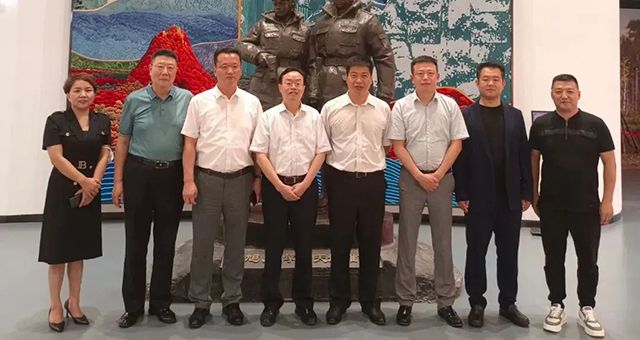 龙8唯一官网与优秀企业家代表赴黑龙江省木兰县考察交流